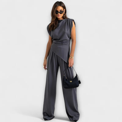 Sofia - Asymmetrisk Ensemble med Draperede Skuldre