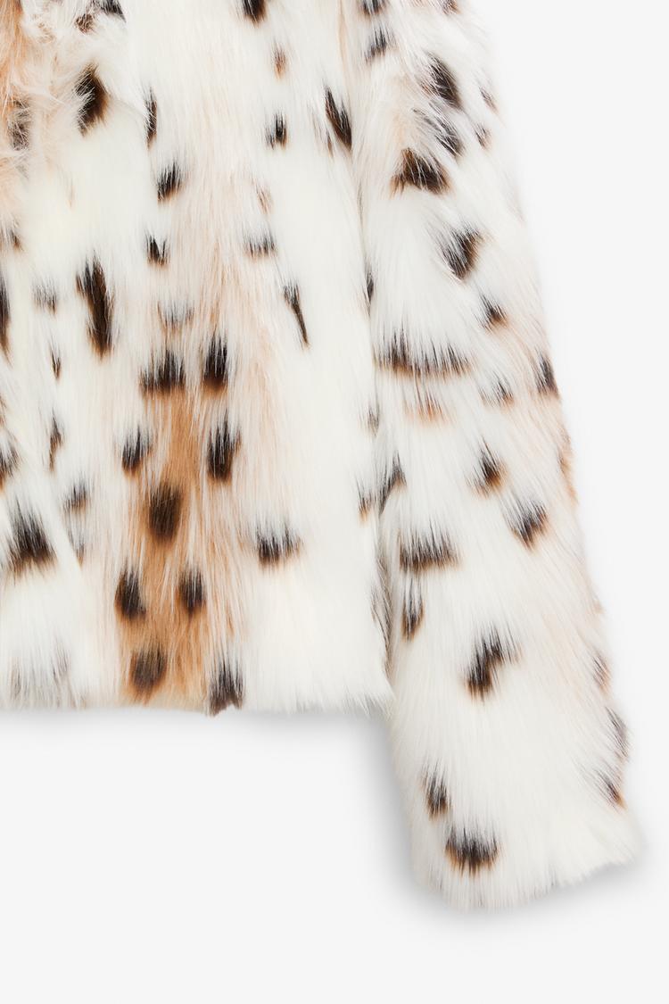 JAKKE I KUNSTPELS MED LEOPARDMØNSTER