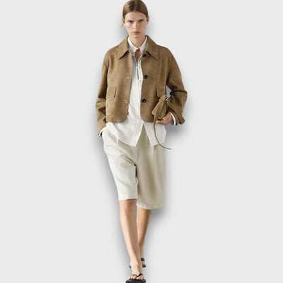 Naomi – Elegant suede jakke med klassisk snit