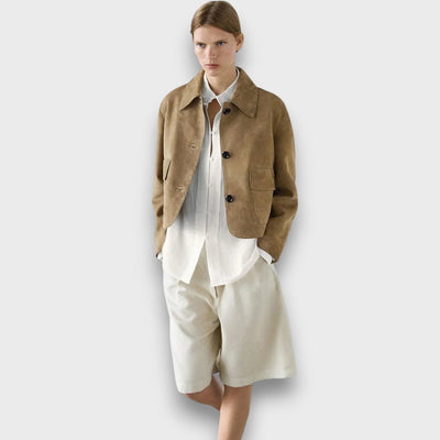 Naomi – Elegant suede jakke med klassisk snit