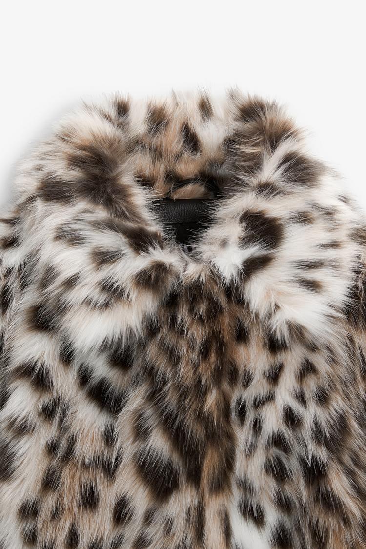 JAKKE I KUNSTPELS MED LEOPARDMØNSTER