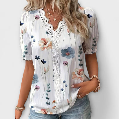 Emily - Modet Bluse med spidse Udsnit