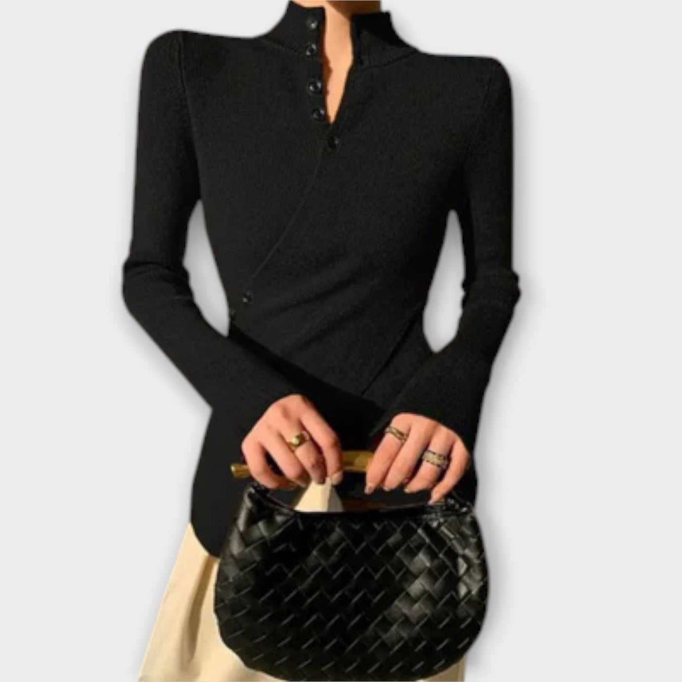 Michiko – Elegant Slim Fit Strikbluse