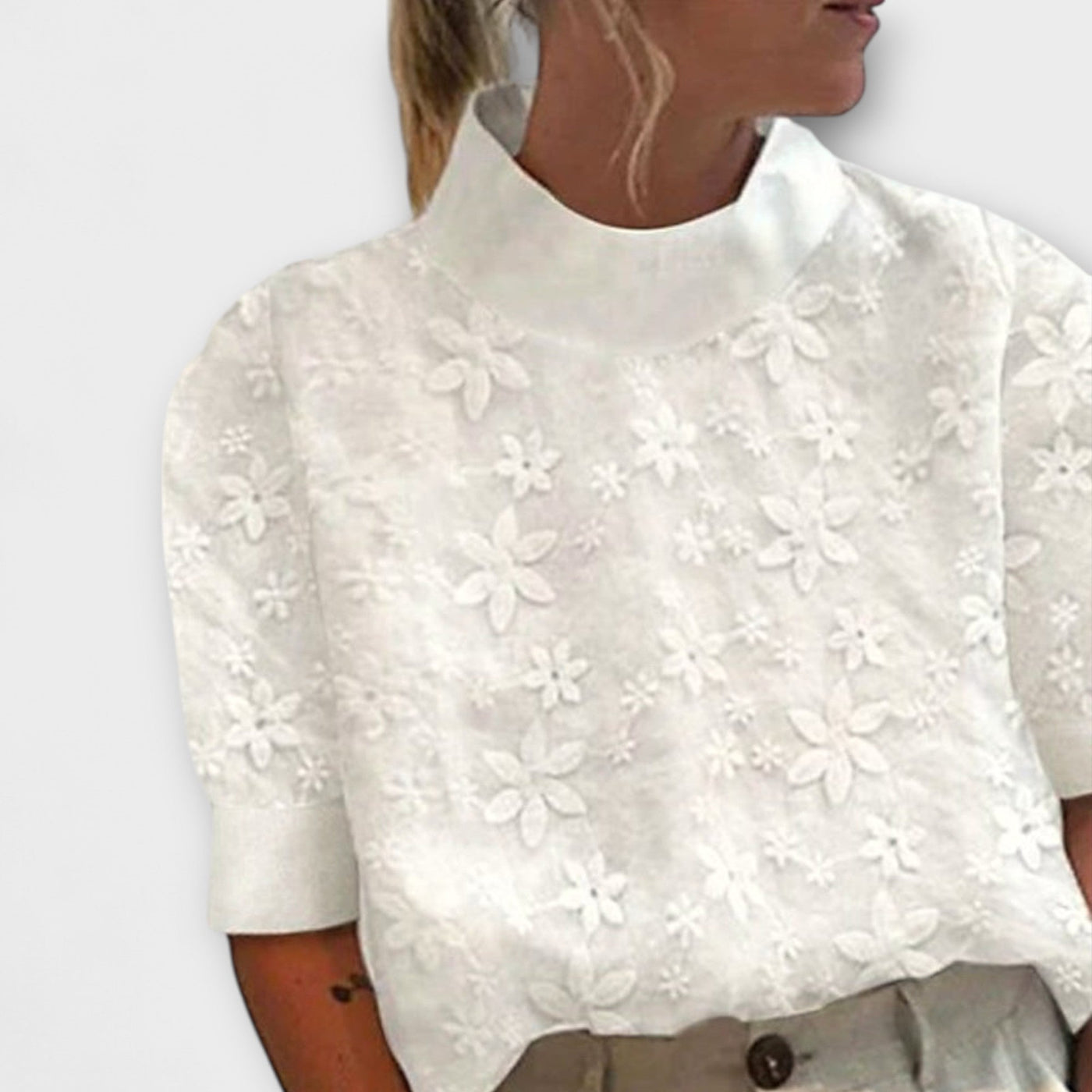Bluse med broderet enkel ståkrave
