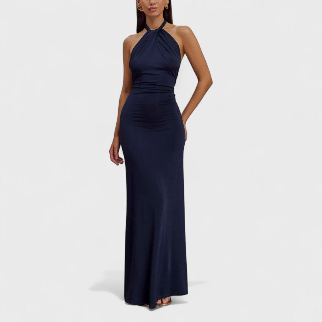 Klara – Curvy kjole i silke med halterneck