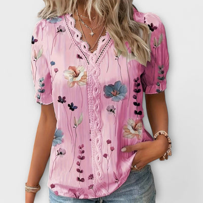 Emily - Modet Bluse med spidse Udsnit