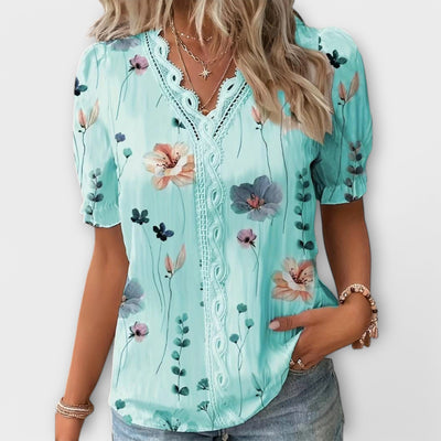 Emily - Modet Bluse med spidse Udsnit