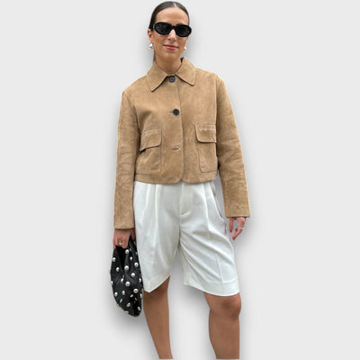Naomi – Elegant suede jakke med klassisk snit
