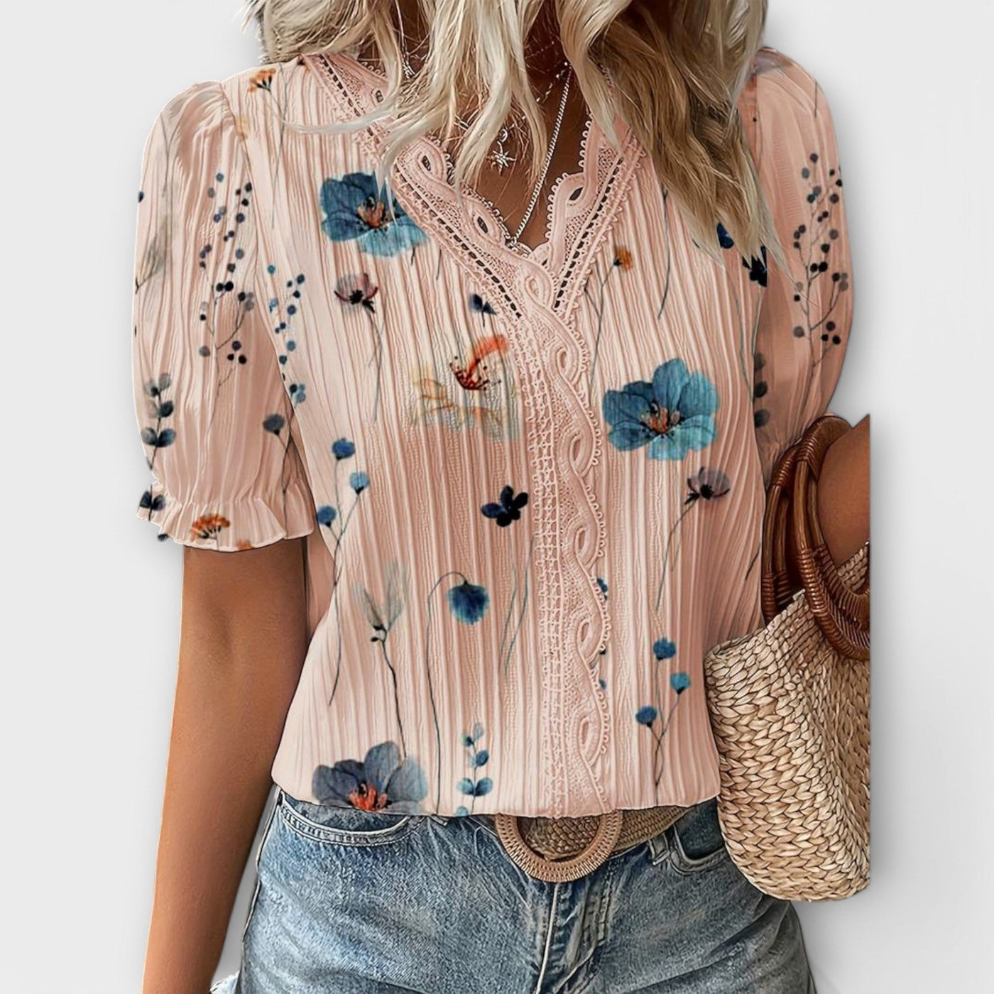 Emily - Modet Bluse med spidse Udsnit