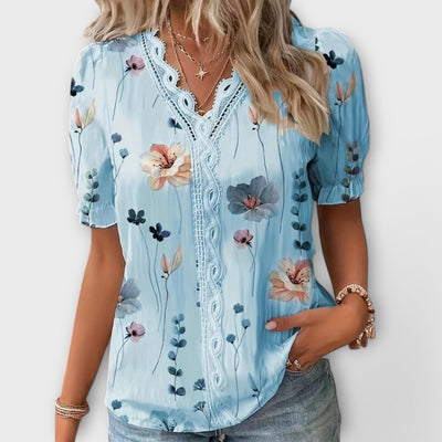 Emily - Modet Bluse med spidse Udsnit