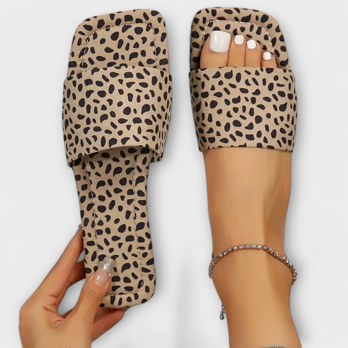 Flade slippers med leopardmønster