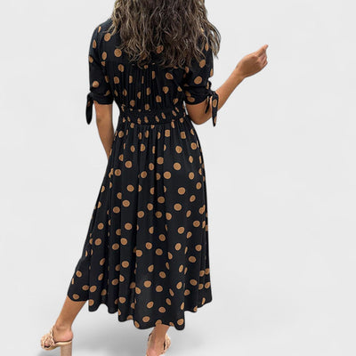 Monique - Elegant Kjole med Prikker