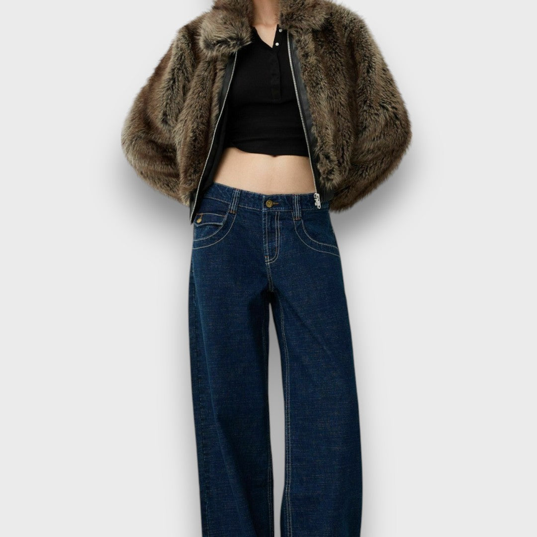 Amelia – Kort jakke i syntetisk pels med urban chic