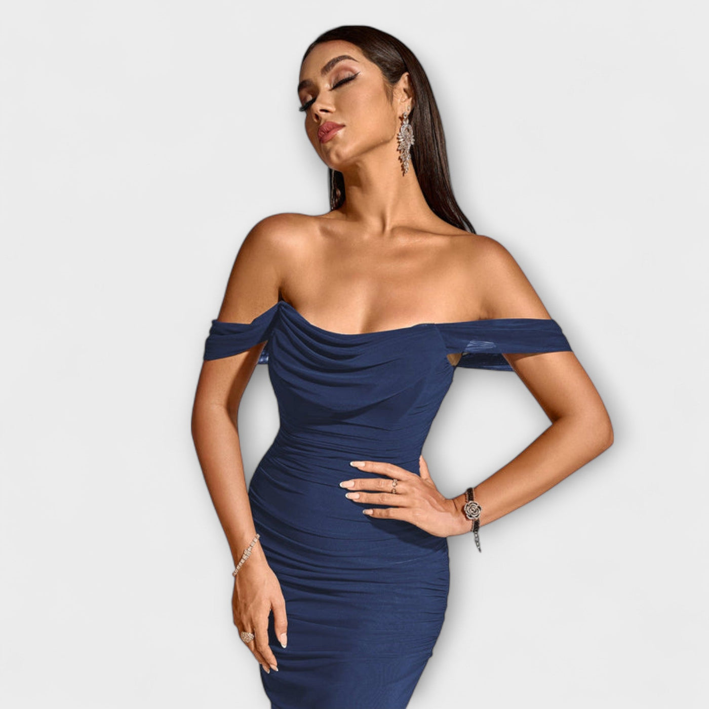 Ione - Off-Shoulder Raffung Bodycon Kjole