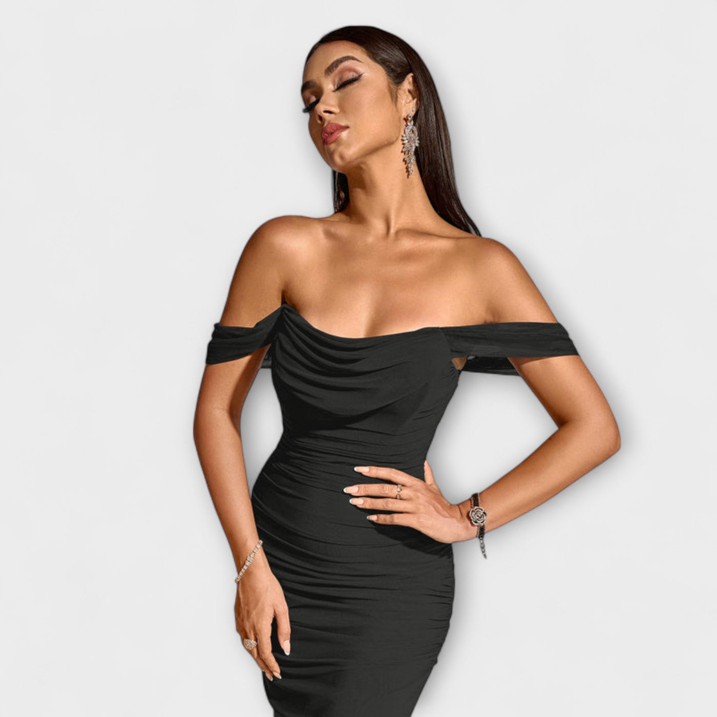 Ione - Off-Shoulder Raffung Bodycon Kjole