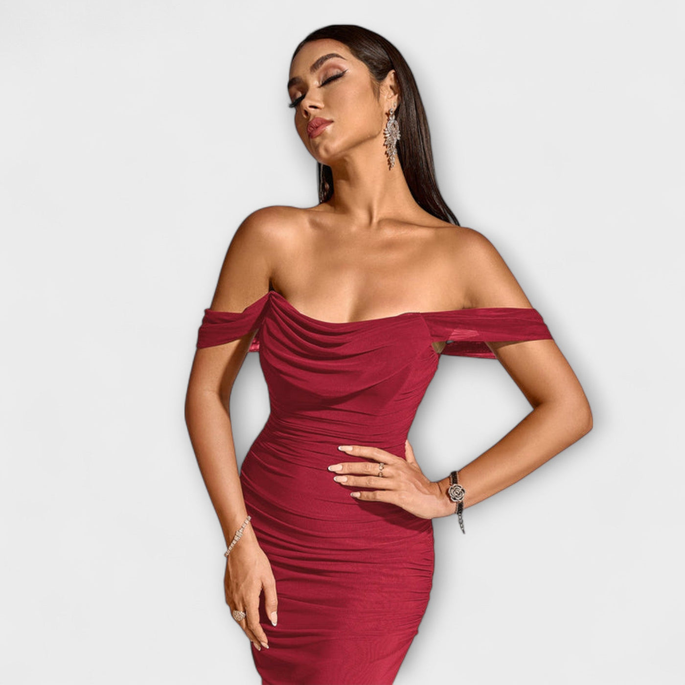 Ione - Off-Shoulder Raffung Bodycon Kjole