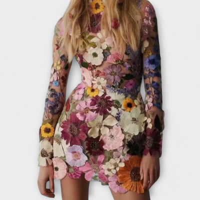 Dolores - Kjole med 3D-blomsterdesign