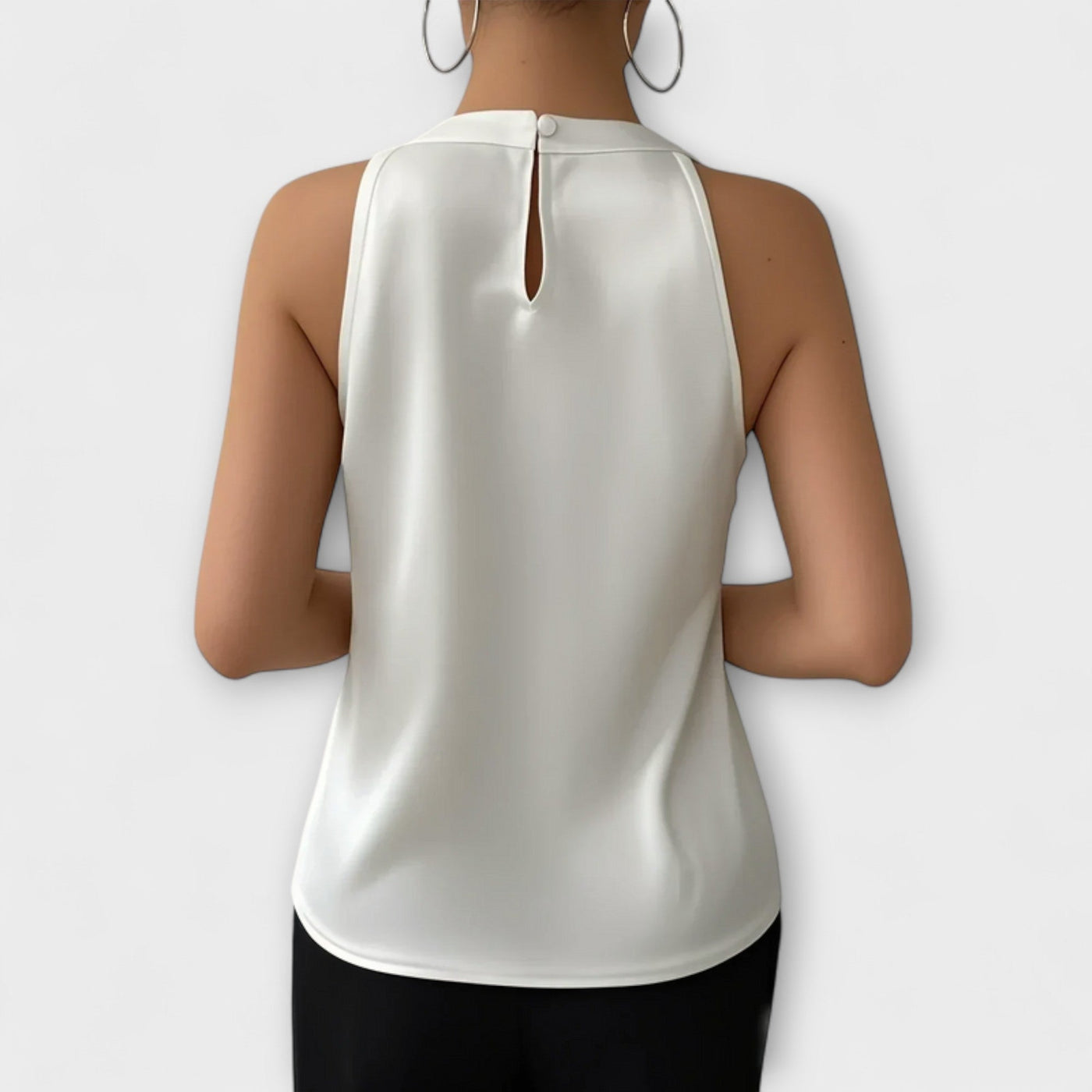 Skye - Elegant satinbluse med off-shoulder-design