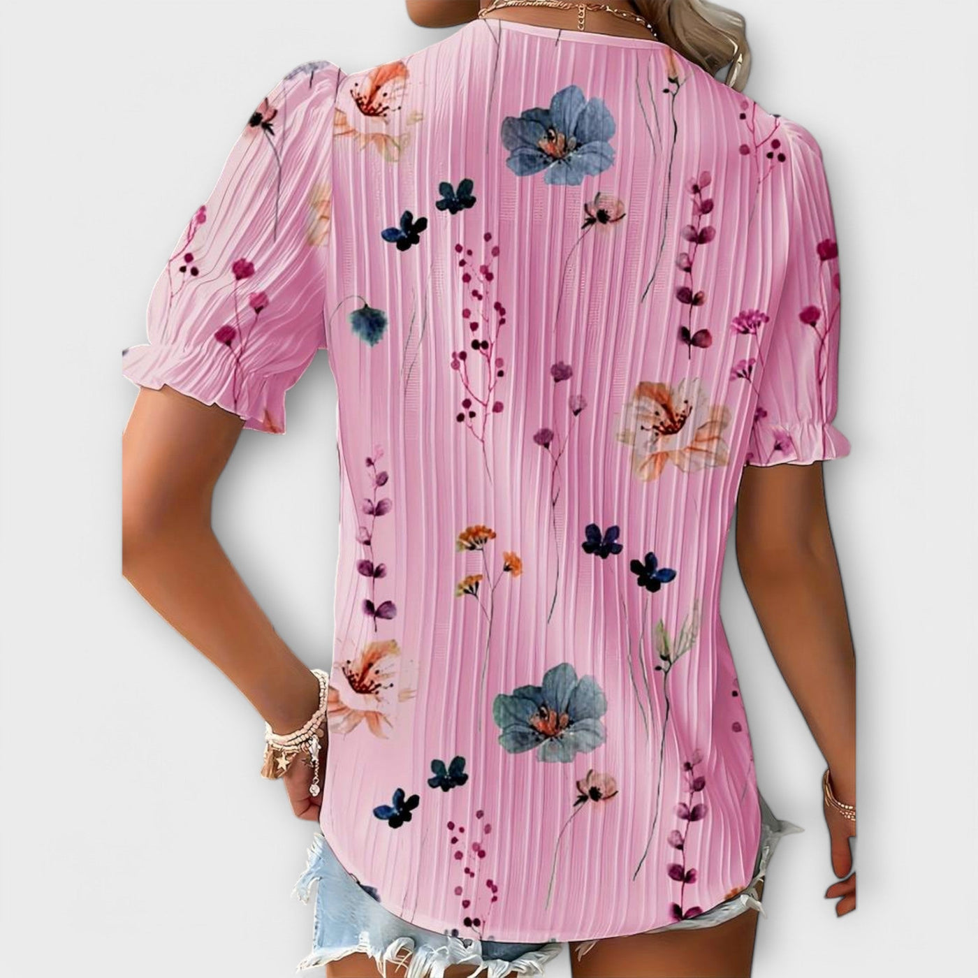 Emily - Modet Bluse med spidse Udsnit