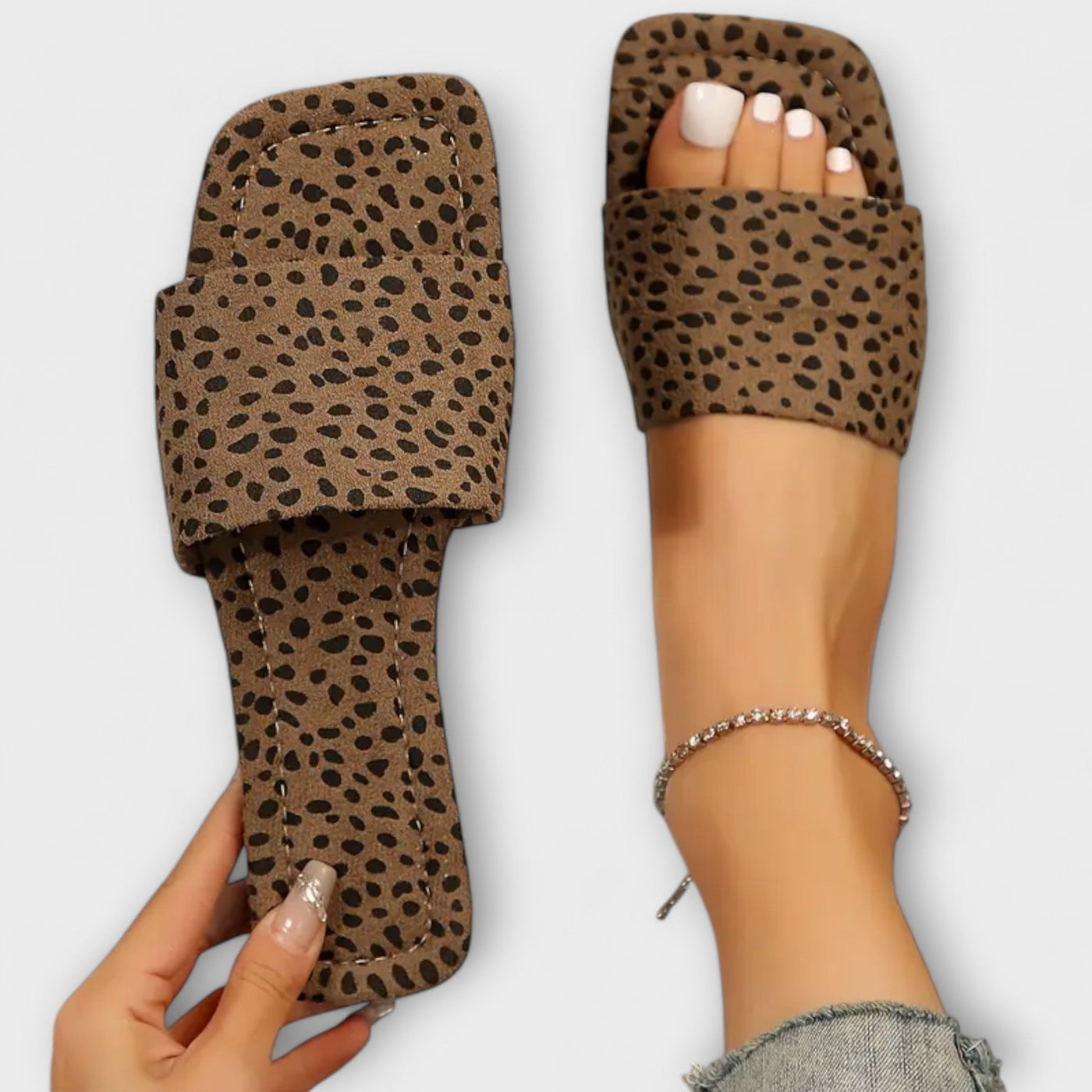 Flade slippers med leopardmønster