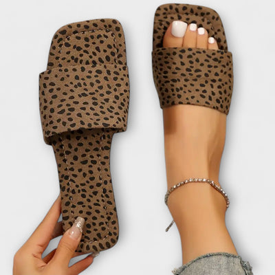 Flade slippers med leopardmønster