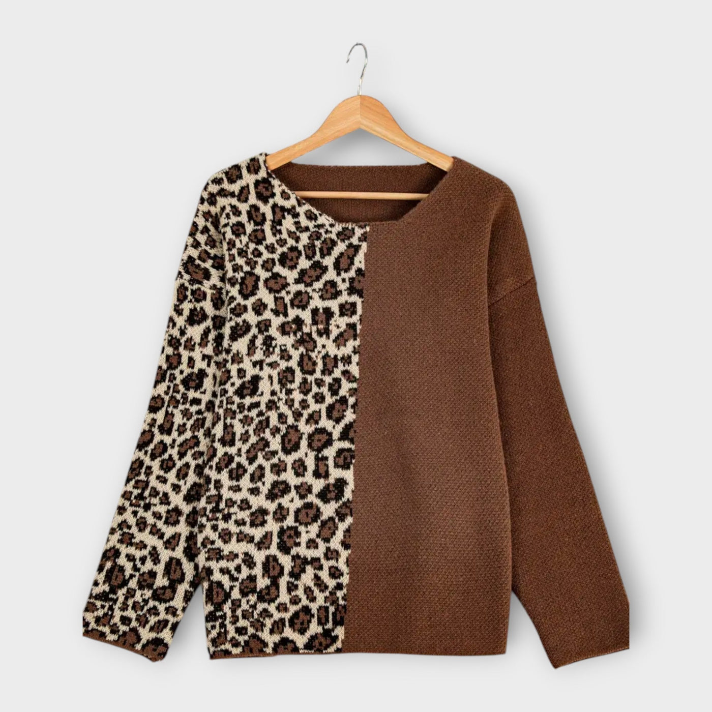 Marina - Lækker sweater med leo-design
