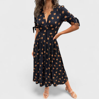 Monique - Elegant Kjole med Prikker