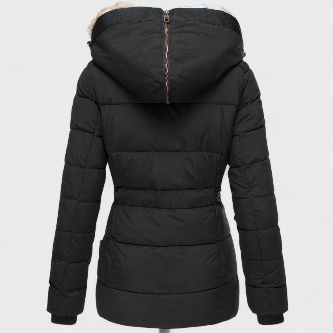 Annamarie - Puffer med hætte og slank fit design