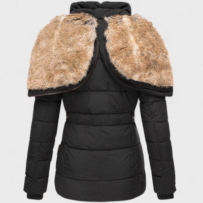Annamarie - Puffer med hætte og slank fit design