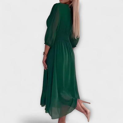 Nia - Stilfuld V-Hals Kjole