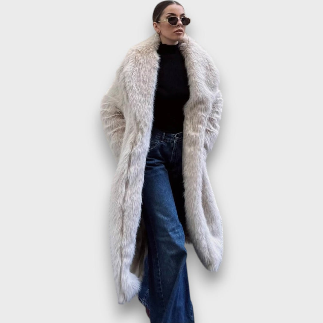 Liviane – Maxi frakke i syntetisk pels med couture flair